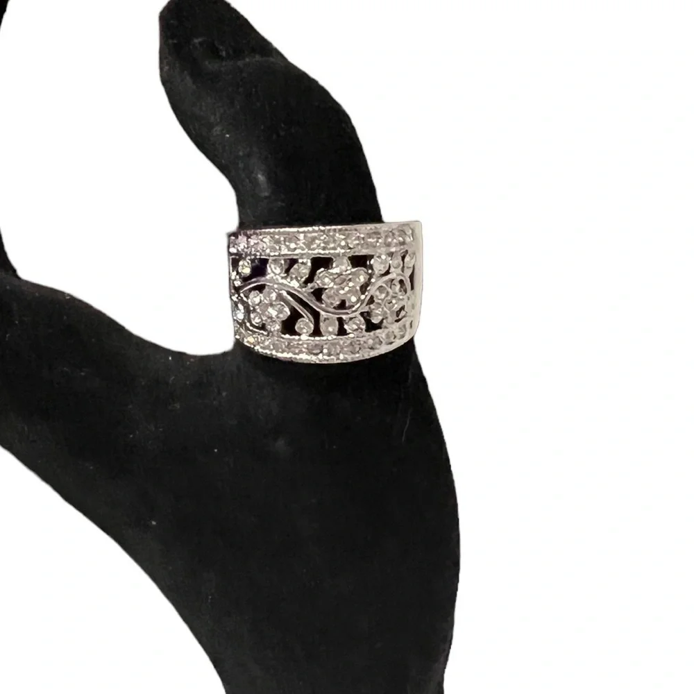 SOLD rhinestones floral pattern ring - Picture 1 of 4